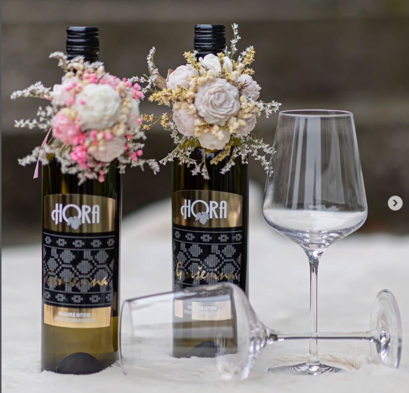 Idealan poklon za blagdansko vrijeme... Buketić od voska se može skinuti i ostane trajna uspomena...