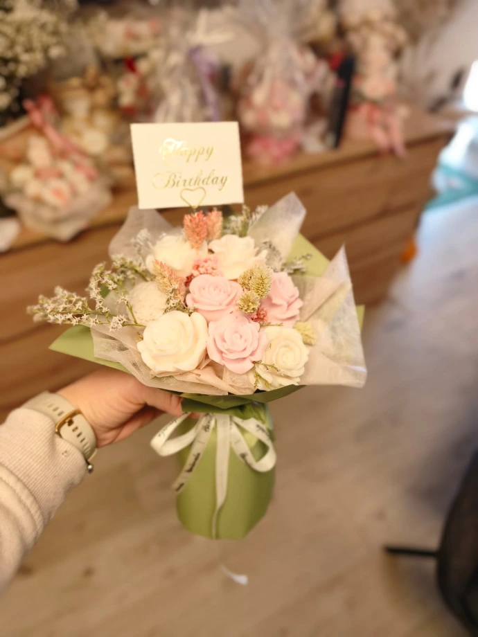 aranžman od sojinog voska i suhog cvijeća